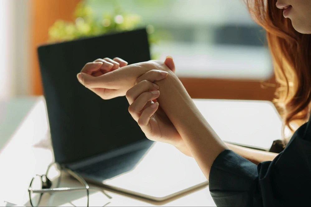 Wrist pain -> Elastic band , photo